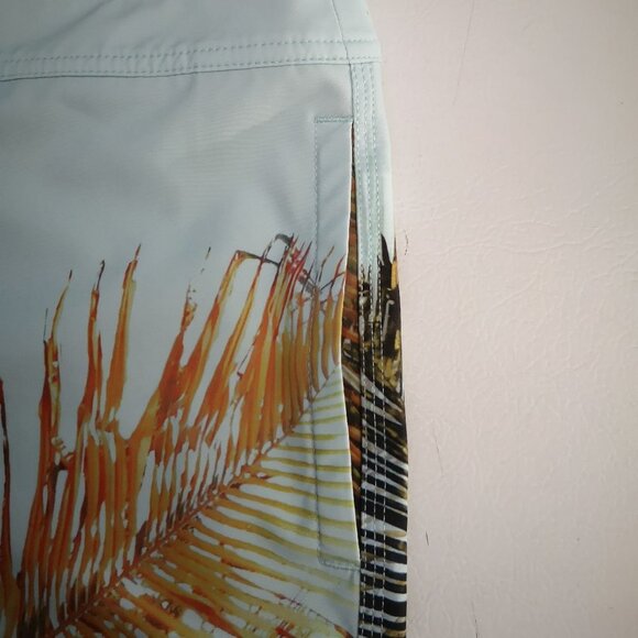 American Eagle Outfitters Men's Size Medium Palm Leaf Pattern Shorts - Picture 7 of 9